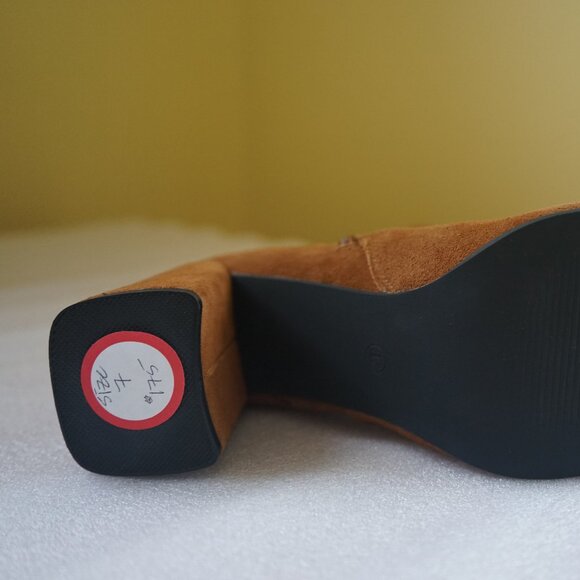 CafeNoir Vera Pelle Womens Size: 7 (37) Suede Leather Ankle Boots w/ Buckle - Picture 5 of 13